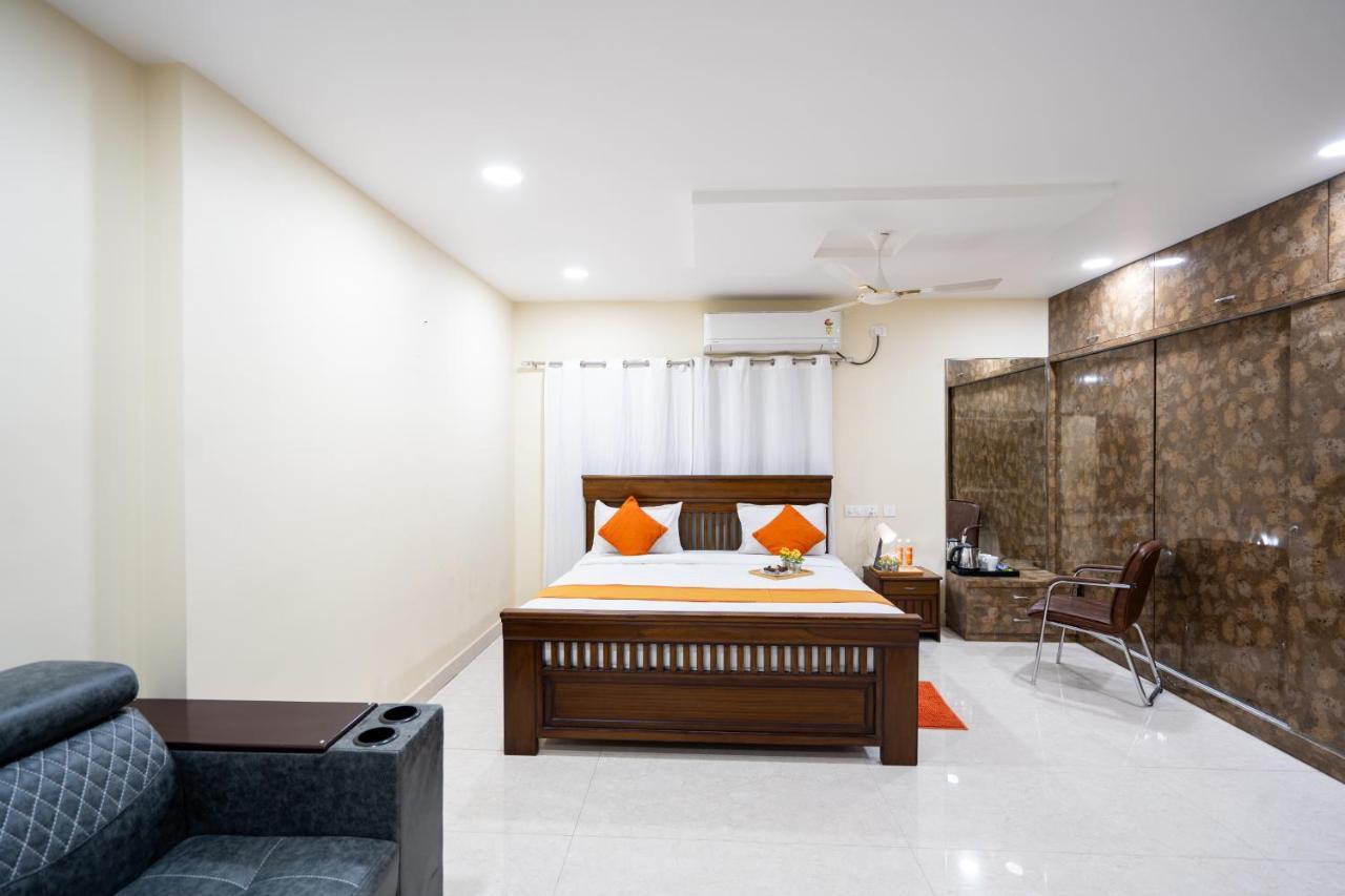 Voila At Nest Hotel Hyderabad Bagian luar foto